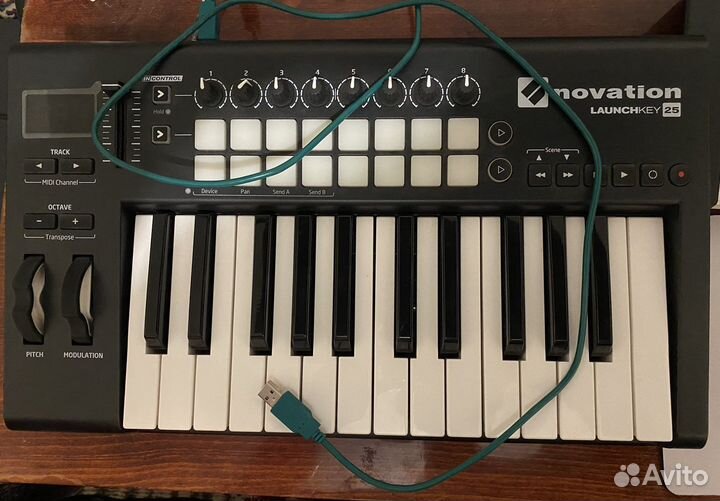 Миди-клавиатура novation launchkey 25