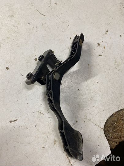 Педаль газа accent