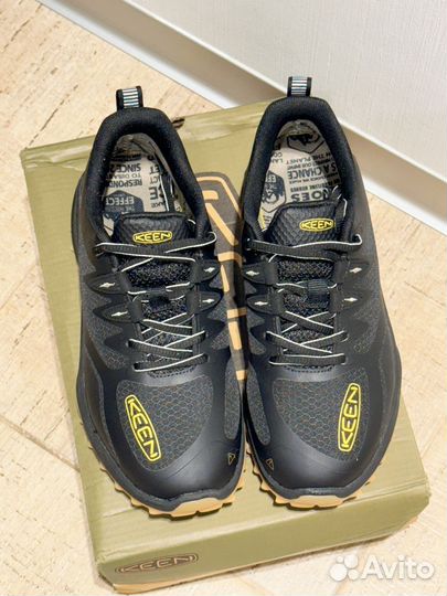 Женские кроссовки keen