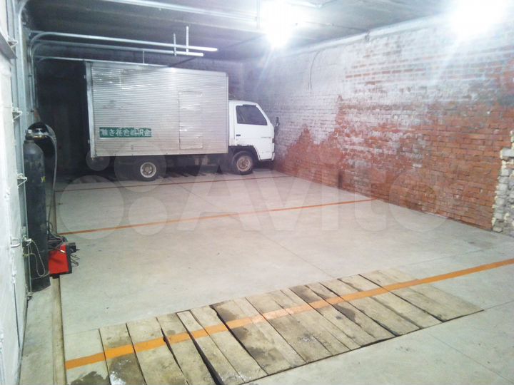 Гараж, > 30 м²