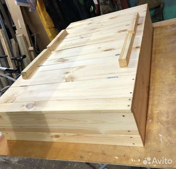 Песочница с крышкой