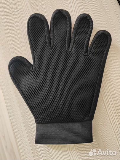 Перчатка для вычесывания шерсти