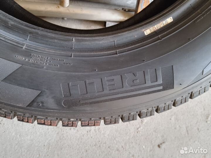 Pirelli Ice Zero FR 215/65 R16