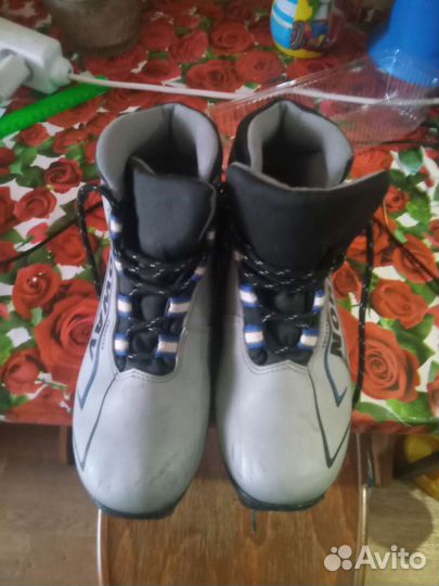 Комплект лыжи палки ботинки nnn