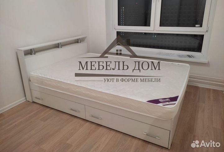 Кровать с матрасом