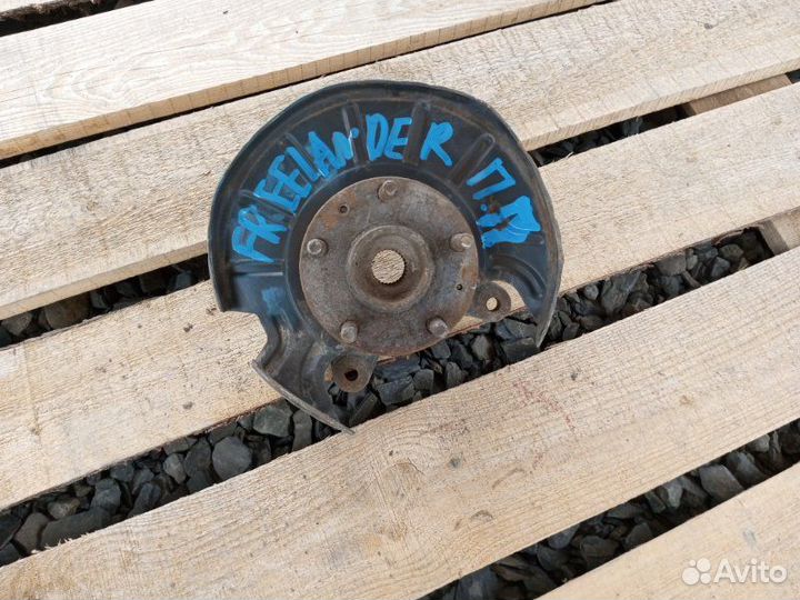 Кулак поворотный передний правый Land Rover