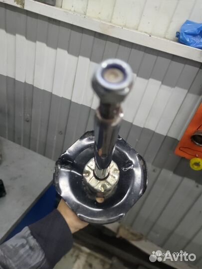 Аммортизатор прав пер Kayaba IX Corolla e120, e130