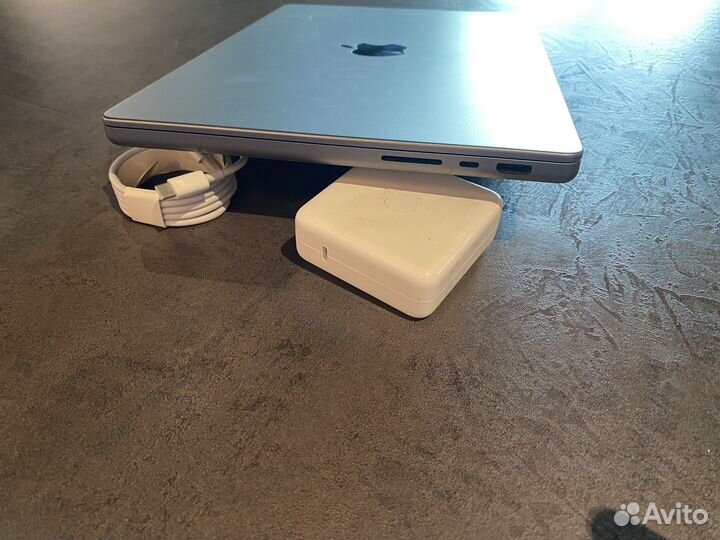 Macbook pro 14 m1 16 512