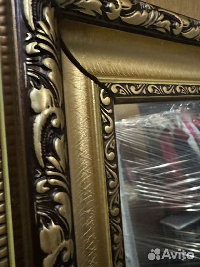 Зеркало в золотой раме