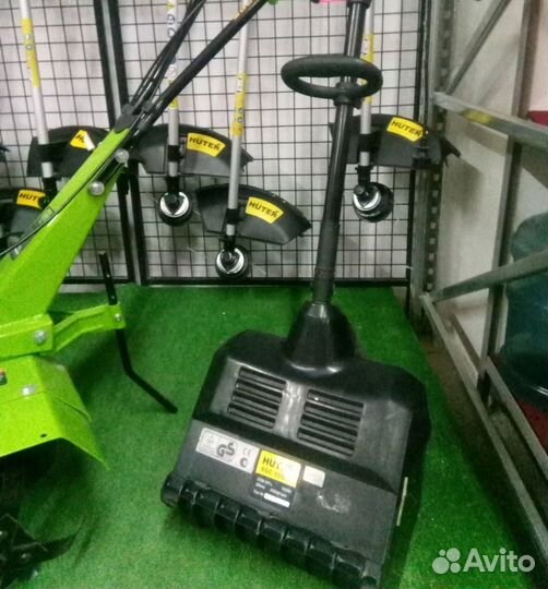 Снегоуборщик электрический Huter SGC 1000E