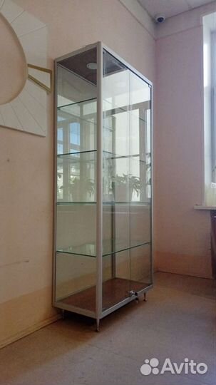 Витрина стеклянная из алюминиевого профиля