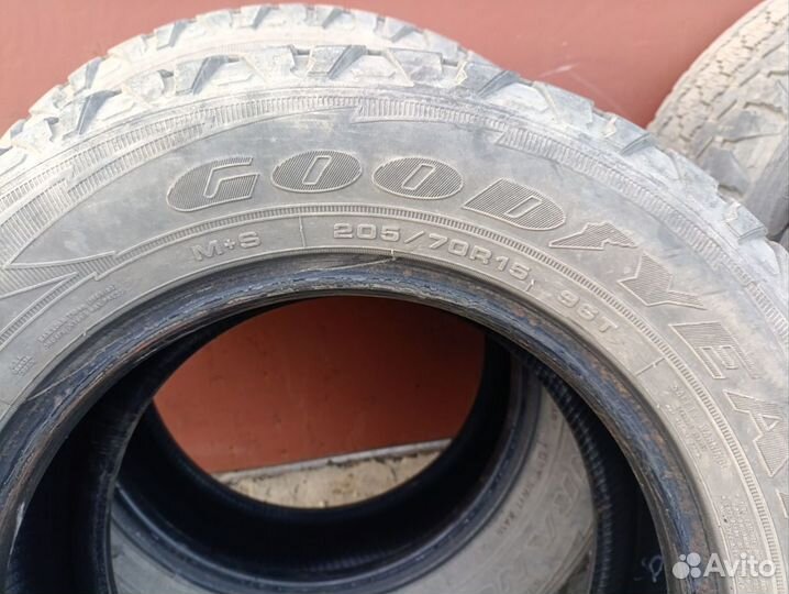 Goodyear Wrangler AT/SA 205/70 R15