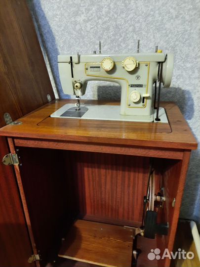 Швейная машина Подольск 142