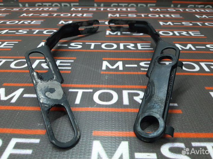 Кронштейн глушителя Mercedes-Benz S-Class W221