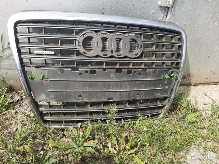 Продаю решотку радиатора,средняя часть Ауди