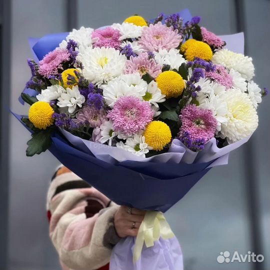 Букет цветов Хризантемы и гвоздики кустовые