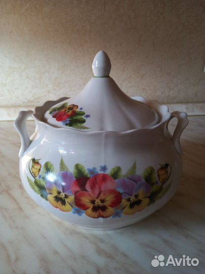 Супница фарфоровая 