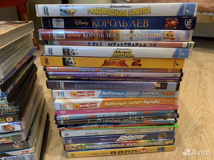 CD-диски с мультфильмами и кино