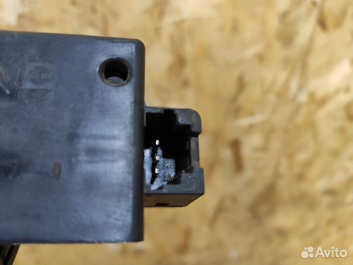 Замок крышки багажника Citroen C3