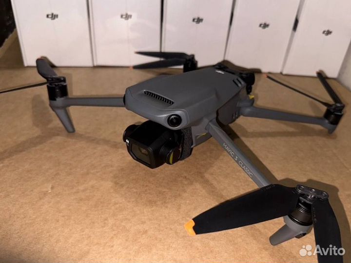 DJI Mavic 3 Classic (Квадрокоптер с камерой)