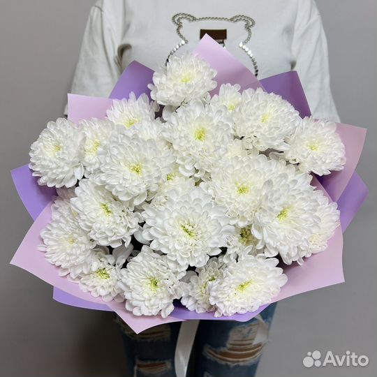 Букет живых цветов из кустовых хризантем