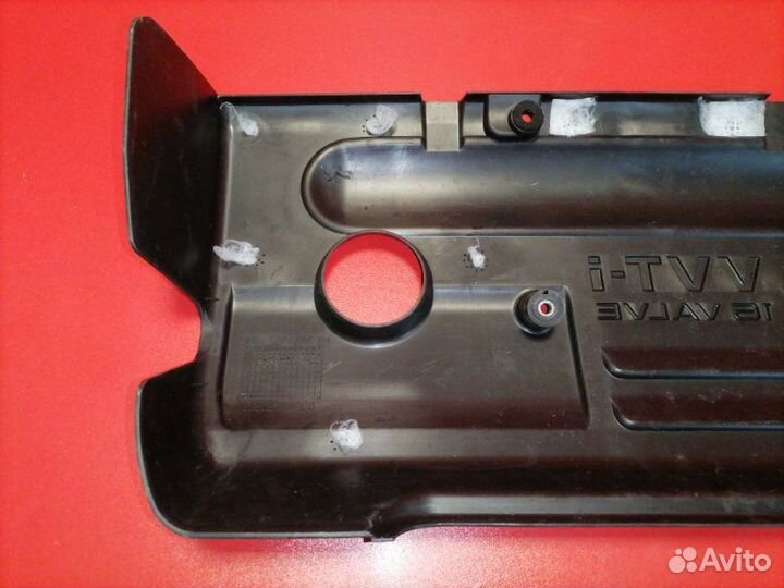 Декоративная крышка двс Toyota Corolla ZZE121R