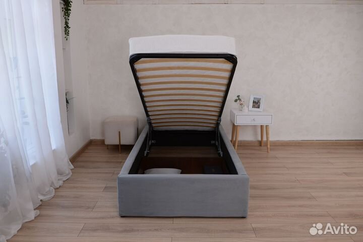 Кровать с матрасом + подъемный механизм 90х200