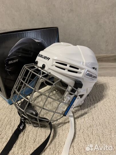 Хоккейный шлем