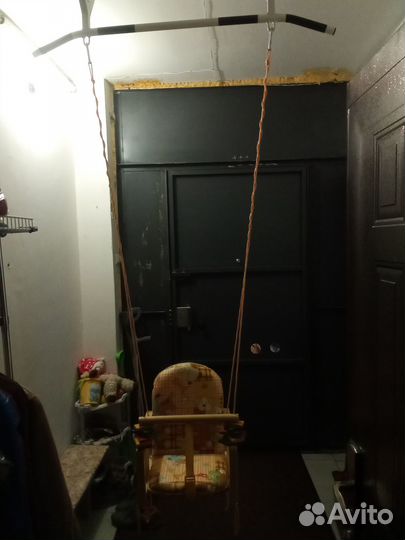 Турник потолочный с качелью