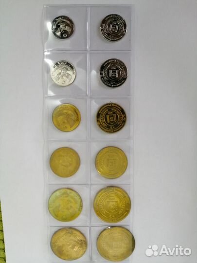 Серебряные монеты и набор монетовидных жетонов