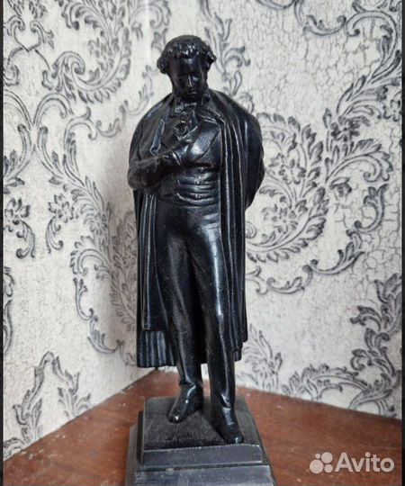 Статуэтка каслинское литье. Пушкин. 1957 год