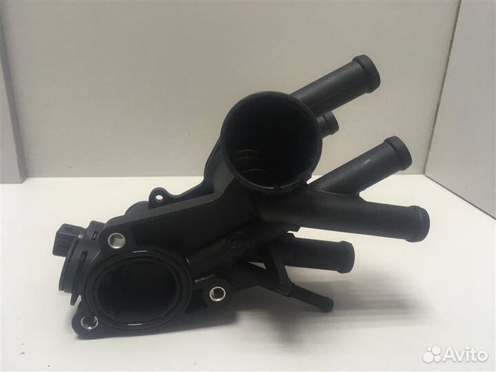 Фланец системы охлаждения Volkswagen Golf