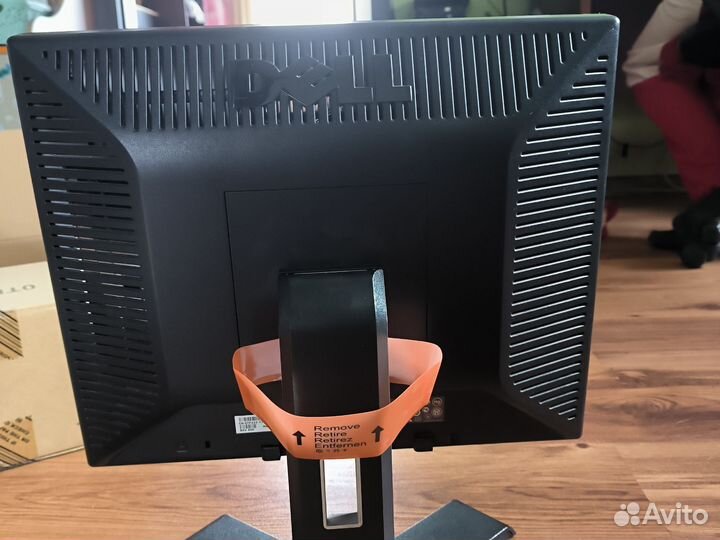 Монитор Dell 17