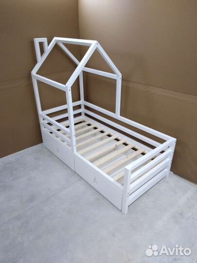 Кровать полудомик N3