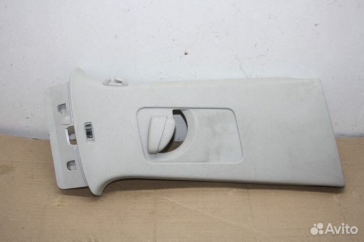 Обшивка стойки (средняя верхняя R) Volkswagen Tiguan I рестайлинг (2011—2017)