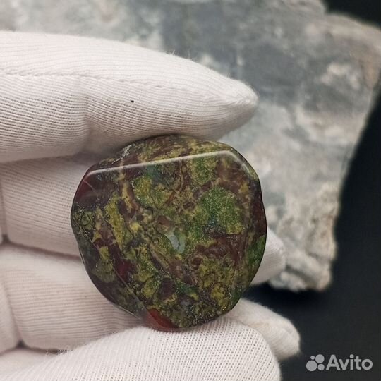 Яшма кровь дракона яйцо с подставкой