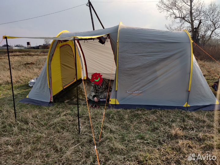 Палатка кемпинговая 5 местная. RockLand Nomand 4+1