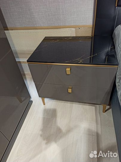 Тумба прикроватная