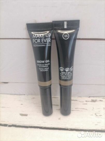 Фиксирующий гель для бровей Make up forever