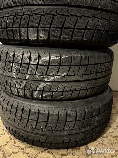 Bridgestone Blizzak Revo GZ 215/60 R17