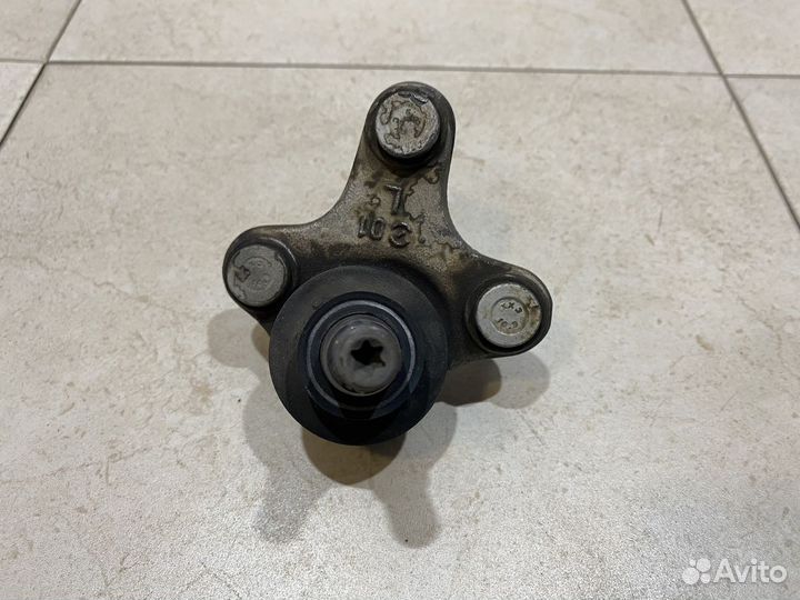 Опора шаровая левая VAG