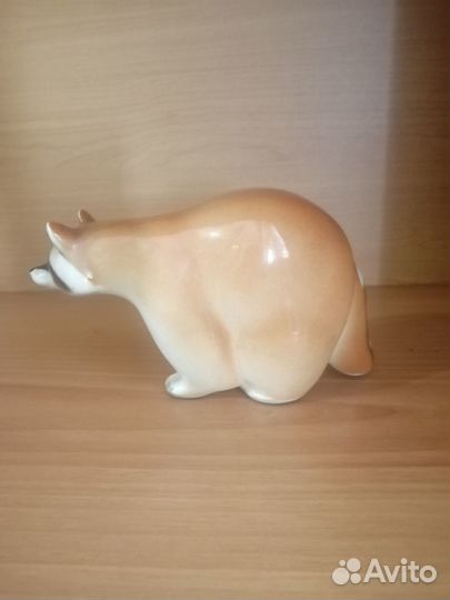 Енот статуэтка