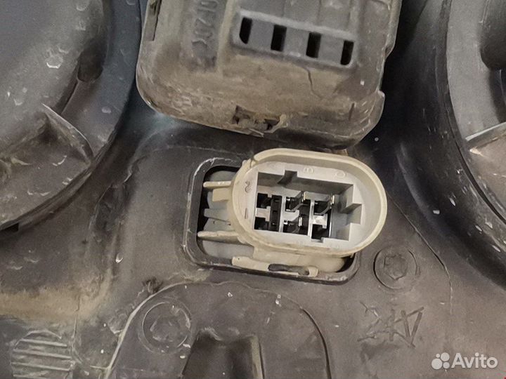 Фара передняя для Renault Scenic 1 260102746R