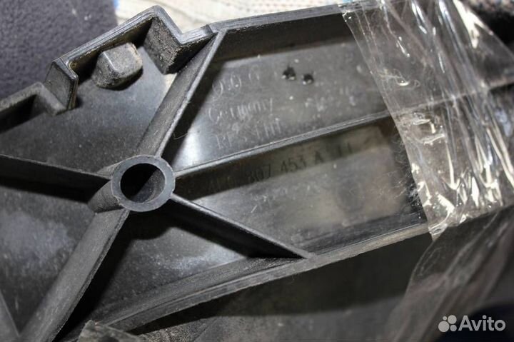 Кронштейн заднего бампера правый левый Audi Q7 (2