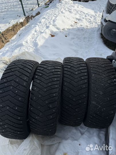 Шины 235 65 17 зимние бу