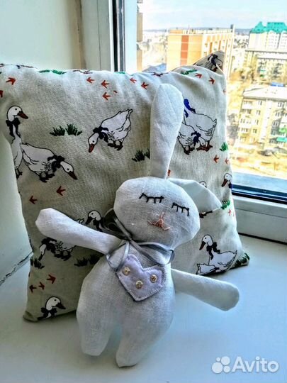 Подушка из льна,Зайка попрыгайка