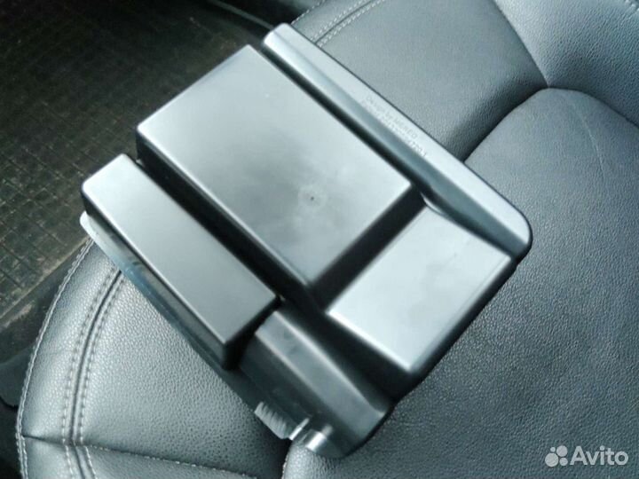 Kia Sportage 3 вставка в подлокотник