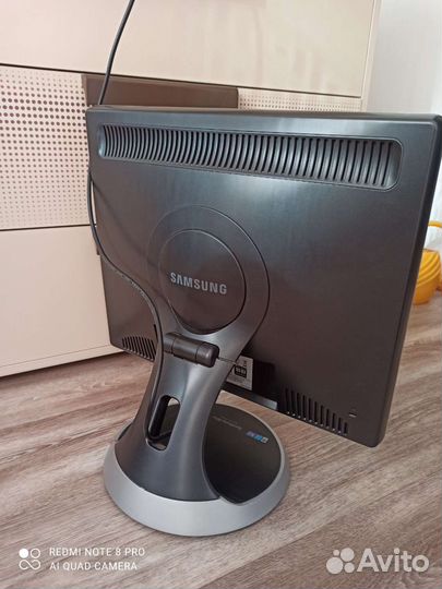 Монитор Samsung