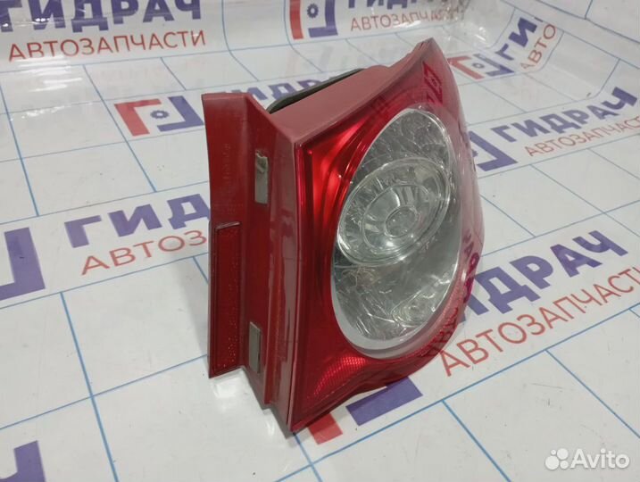 Фонарь задний наружный правый Volkswagen Passat (B6) 3C5945096J