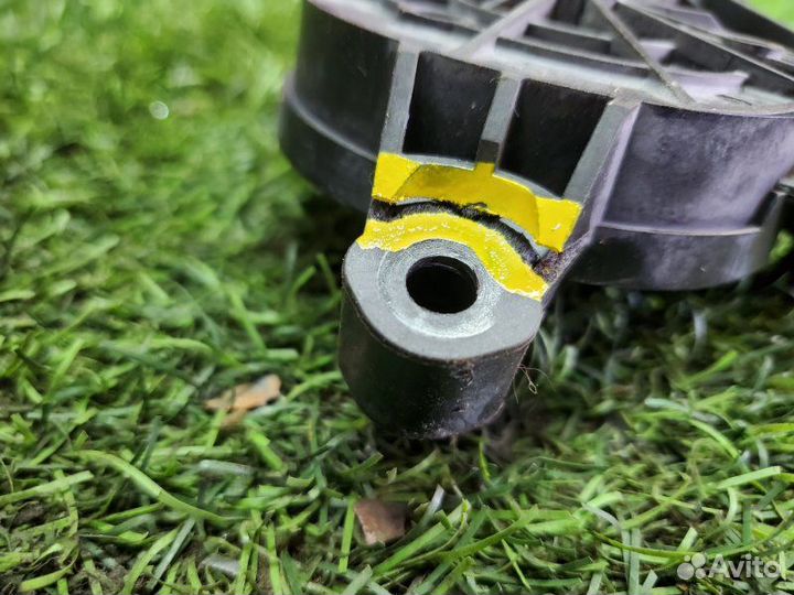 Моторчик стеклоподъемника передний левый